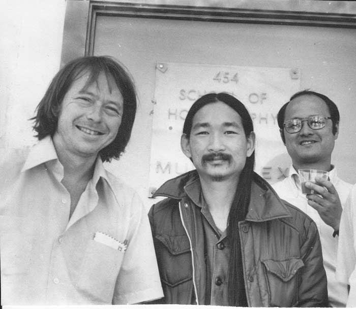 1970's photo of Lloyd Cross, Michael Kan, and Dr. Tung Jeong visiting San Francisco School of Holography and Multiplex Corp.